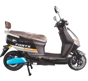 Скутер акумуляторний FORTE STRIKER, чорний (138255)